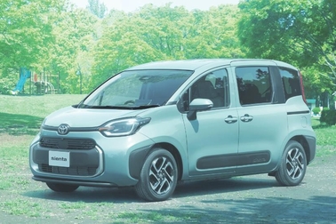 Z(ハイブリッド・2WD・7人乗り)